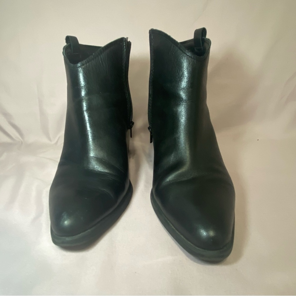 Naturalizer Women's Fairmont black leather ankle boots Size 8.5
